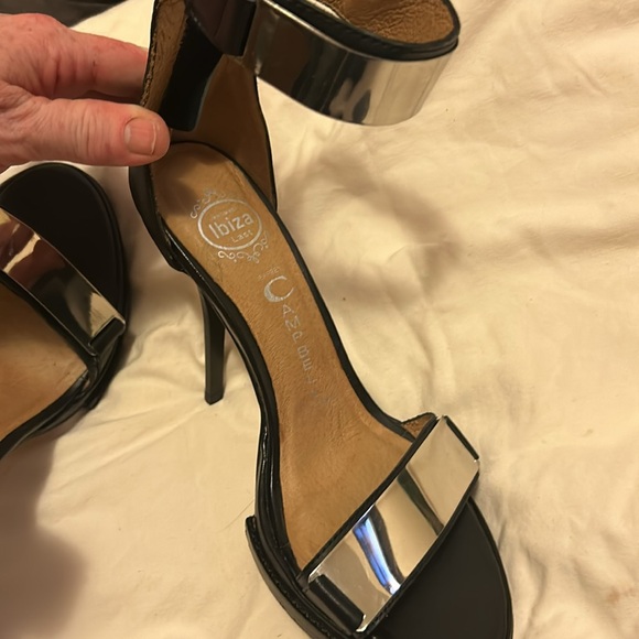 These are Jeffrey Campbell heels in excellent condition. They are a size 9 - Picture 5 of 6